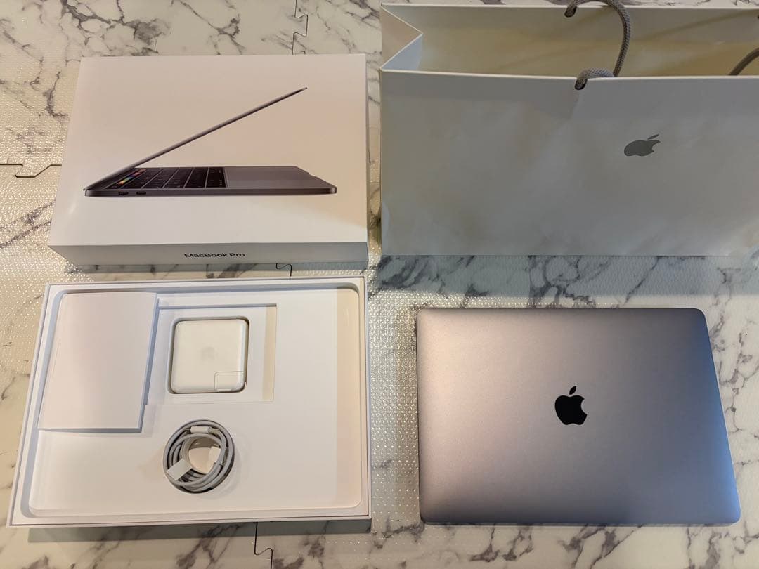【美品】MacBook Pro 13インチ 2019スペースグレイ A2159