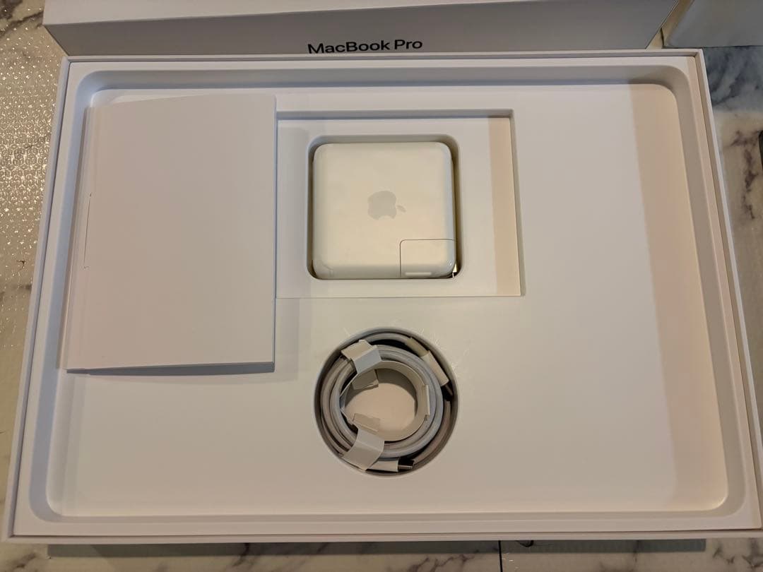 【美品】MacBook Pro 13インチ 2019スペースグレイ A2159