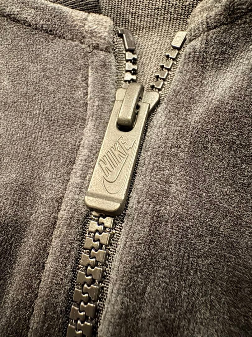 美品　ナイキ　ベロア　ワンポイントロゴ　刺繍ロゴ　トラックトップ　M　ブラック