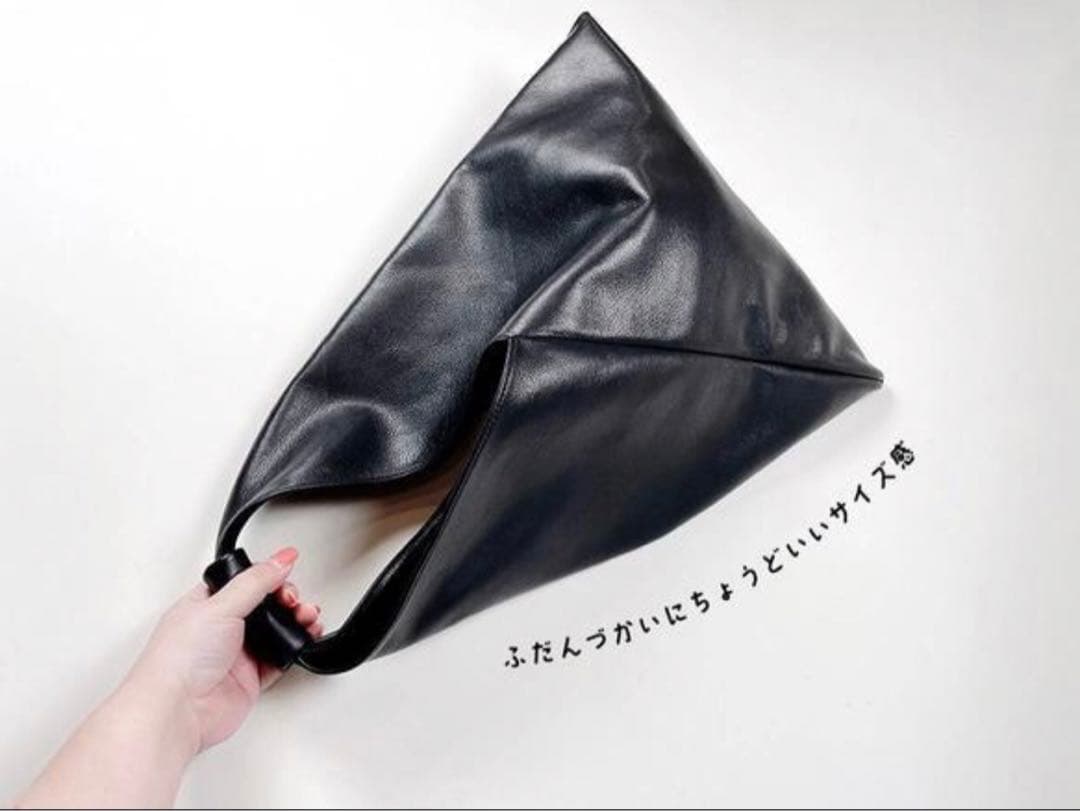 KURO/シルエットが美しい大人の牛革あずま袋　A4収納可　裏地付き　モノトーン