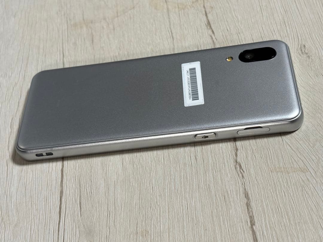 美品 au BASIO active SHG09 手帳型ケース付 シルバー