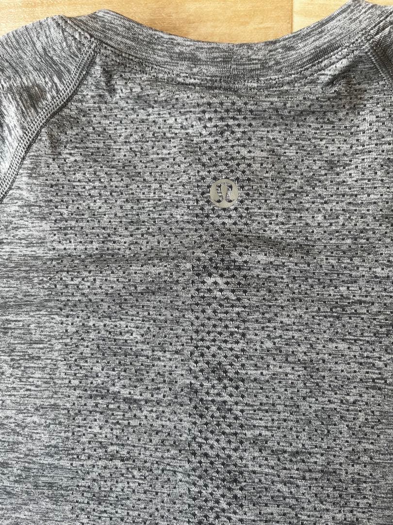 lululemon Swiftly 半袖　グレー