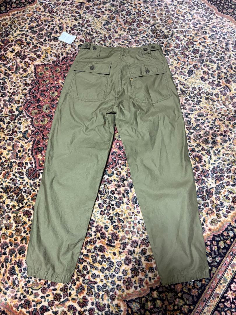 新品未使用タグ付き　カーゴパンツ　オリーブ色 ワークパンツ 45R
