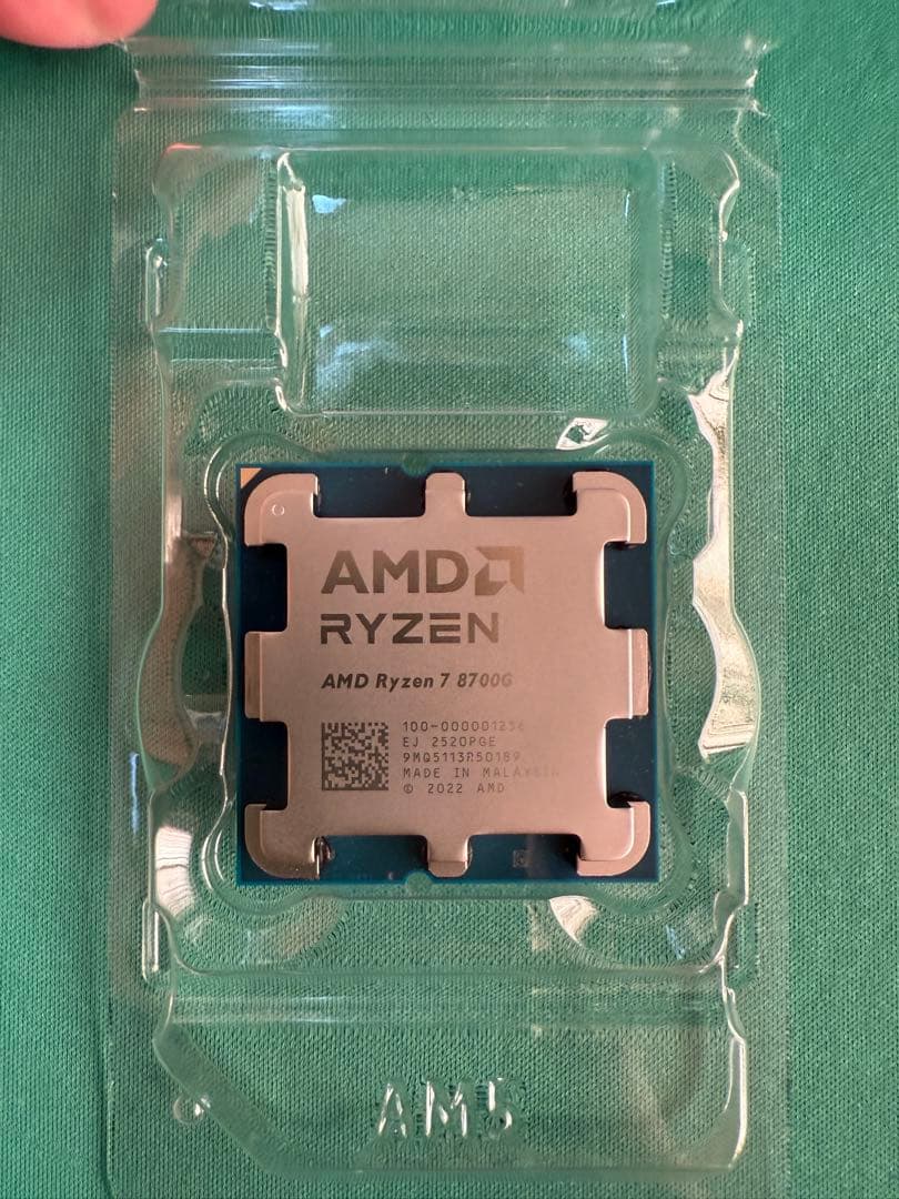AMD Ryzen 7 8700G CPU 中古美品
