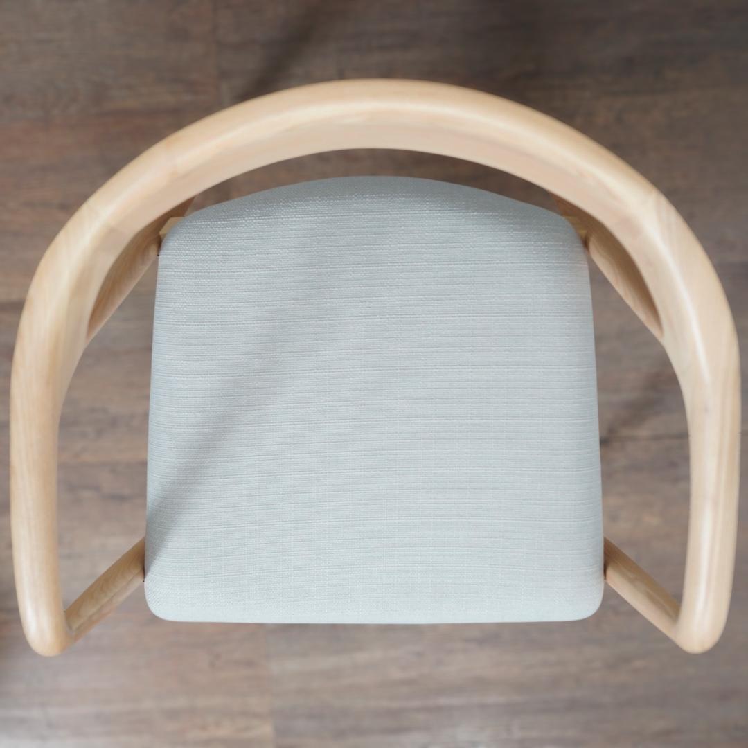 【新品】おしゃれ　曲木 ダイニングチェア 肘掛け付き　アッシュ無垢材