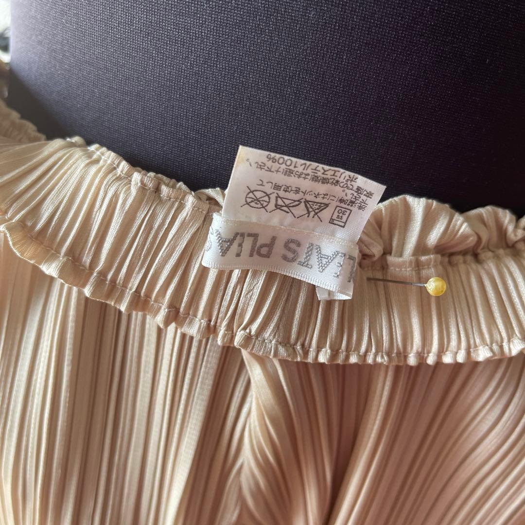 プリーツプリーズ　ベージュ プリーツ加工 スリムフィットパンツ