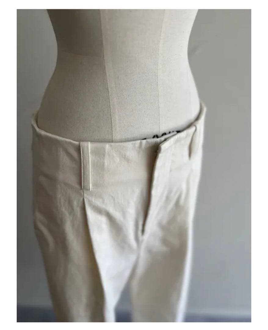 【てん】【新品】JULYNINE チノパン/アッシュホワイト　Ｍサイズ