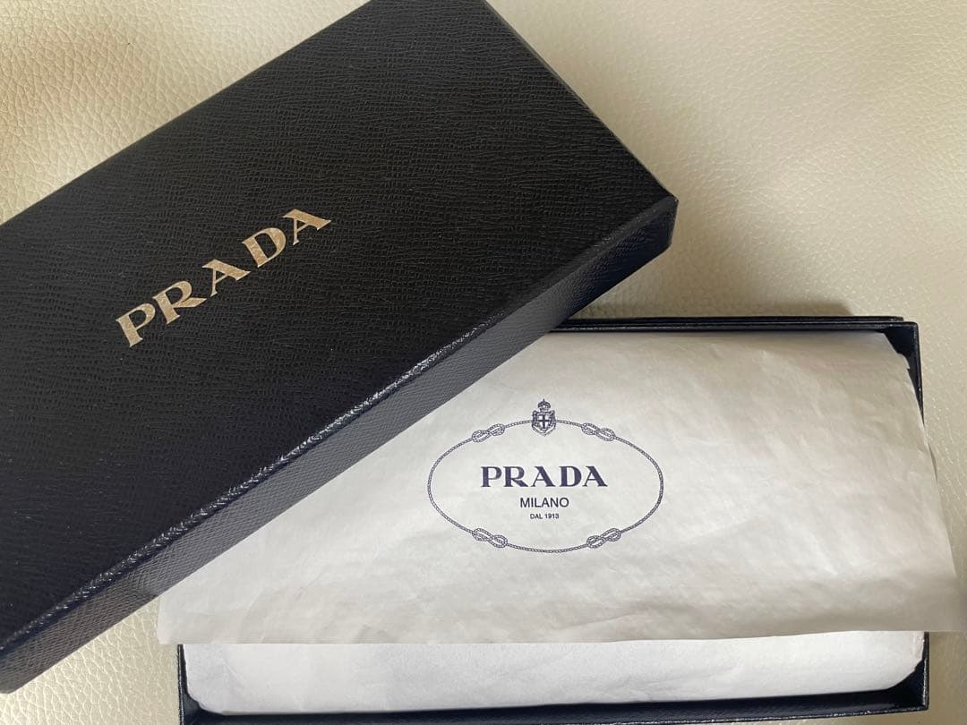 美品　PRADA プラダ　長財布　リボン（値下げ交渉してください）