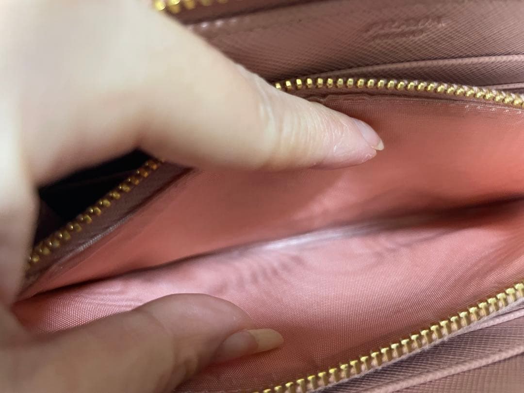 美品　PRADA プラダ　長財布　リボン（値下げ交渉してください）