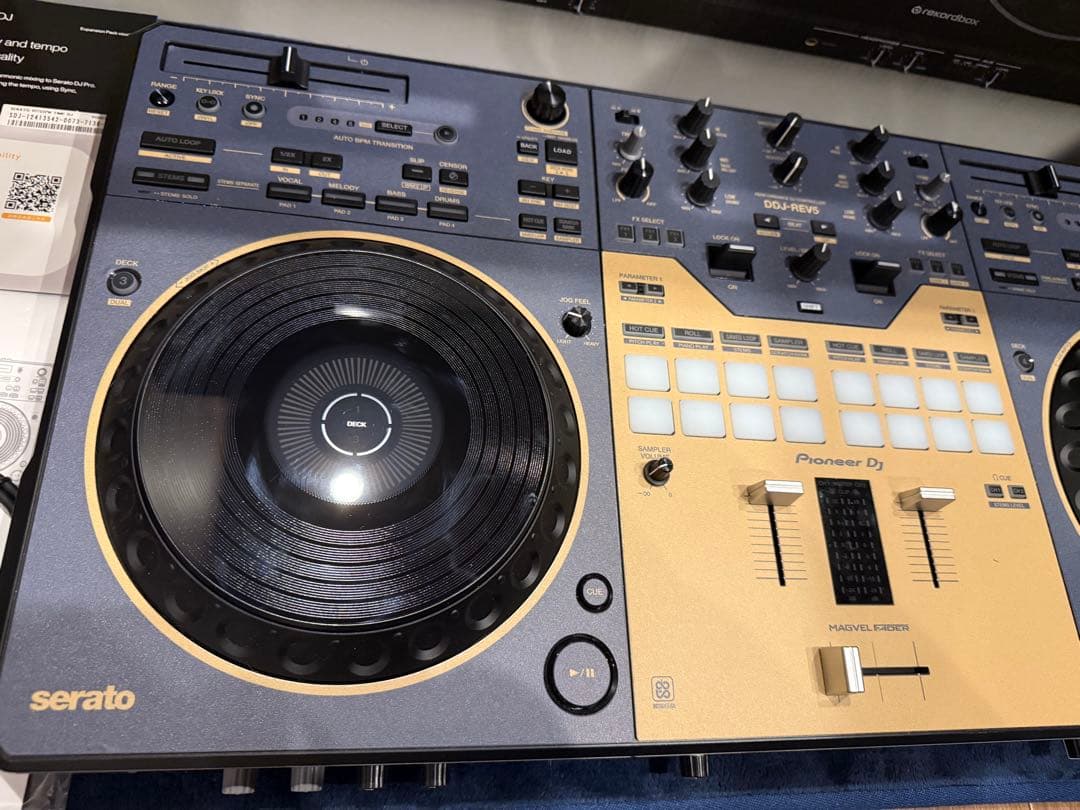 Pioneer DJ DDJ-REV5 スキンカスタム(ブルー&ベージュ)