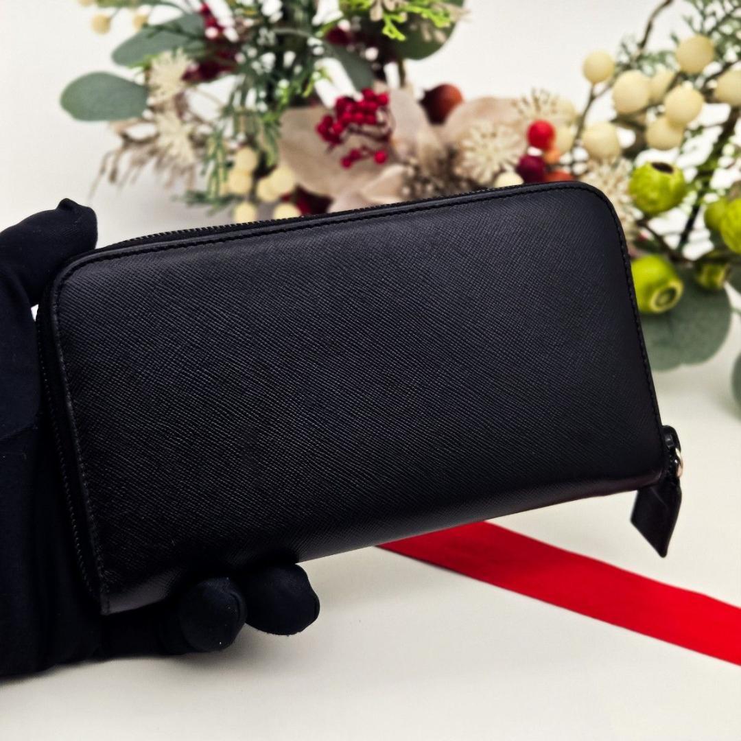 プラダ 長財布 三角ロゴ ブラック サフィアーノA713 ラウンドファスナー