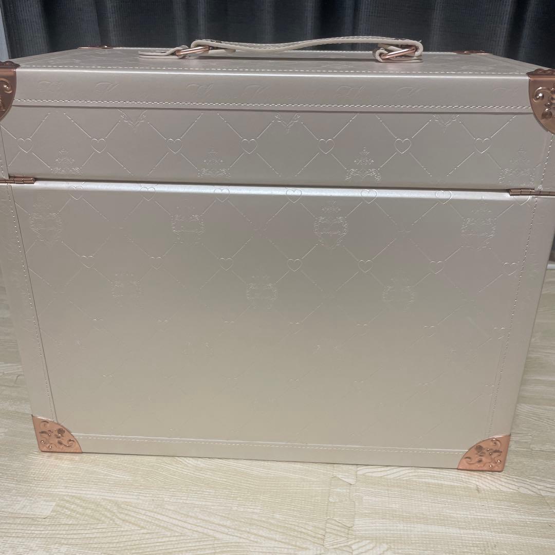 フラワーノーズリトルエンジェルシリーズのボックスのみと香水2つ