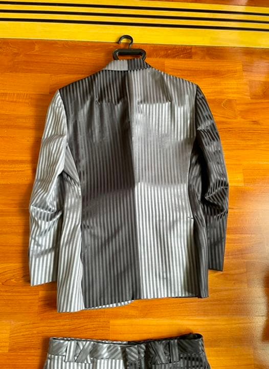 ★最高級生地使用の オーダーメイドスーツ！3N