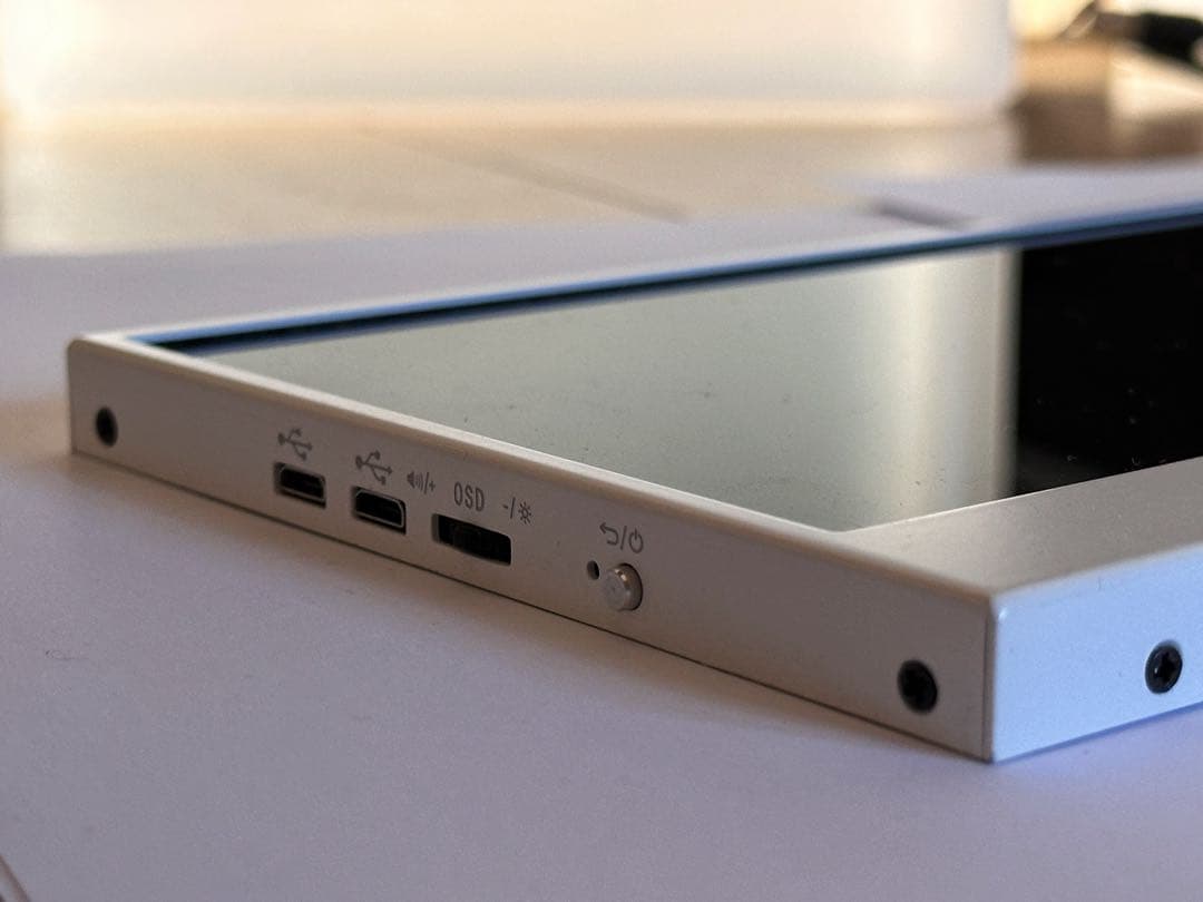 横長シャーシサブスクリーン（14インチ/4k/IPS)白