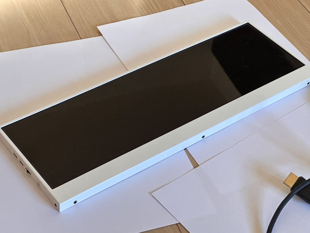 横長シャーシサブスクリーン（14インチ/4k/IPS)白