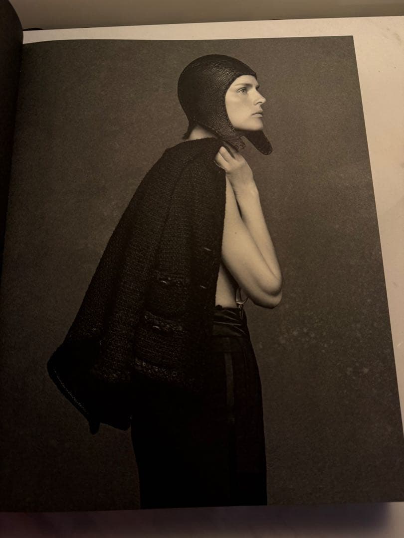 THE LITTLE BLACK JACKET 初版 2012年シャネル 写真集