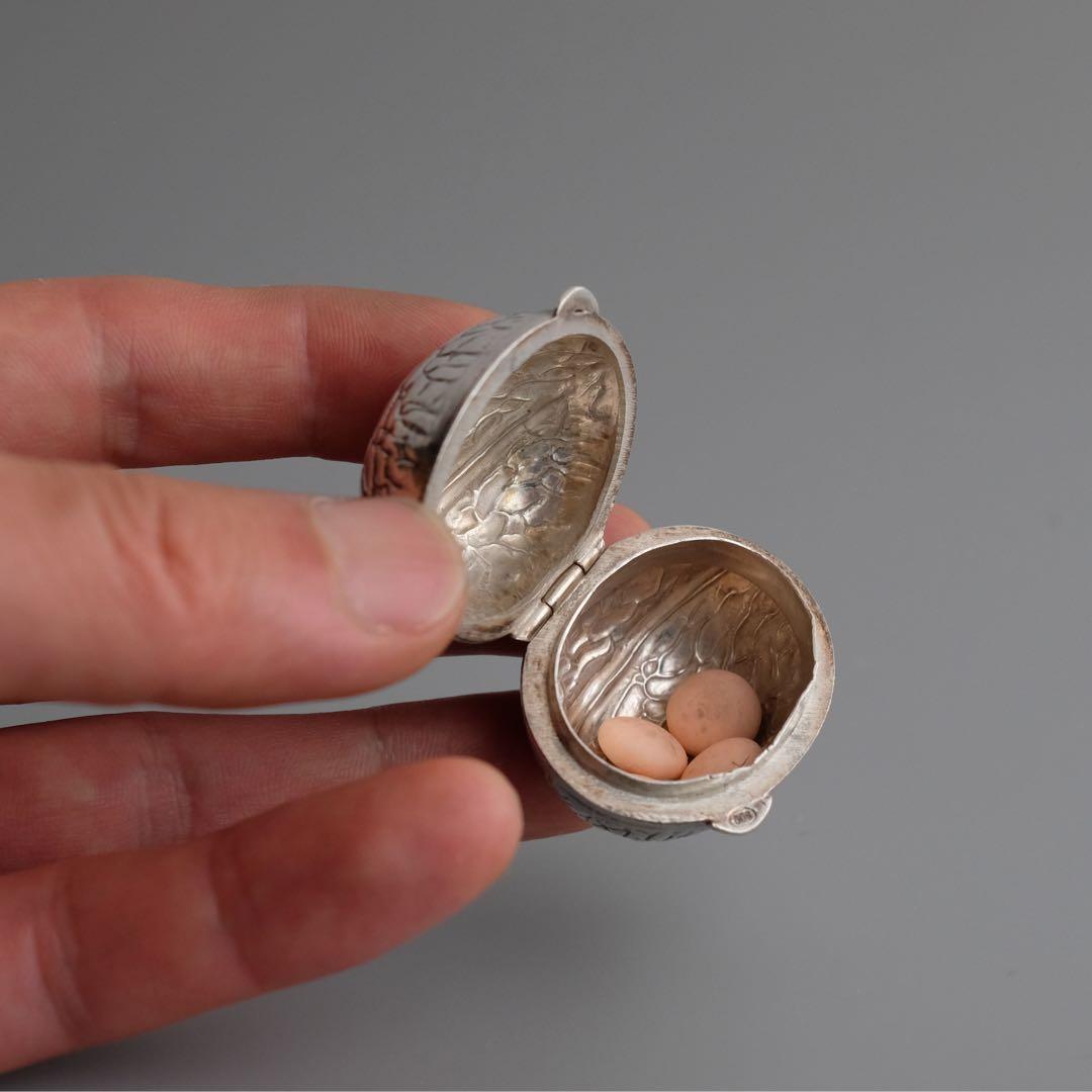 1950年代のヨーロッパ製、クルミ型のヴィンテージ純銀小物入れ