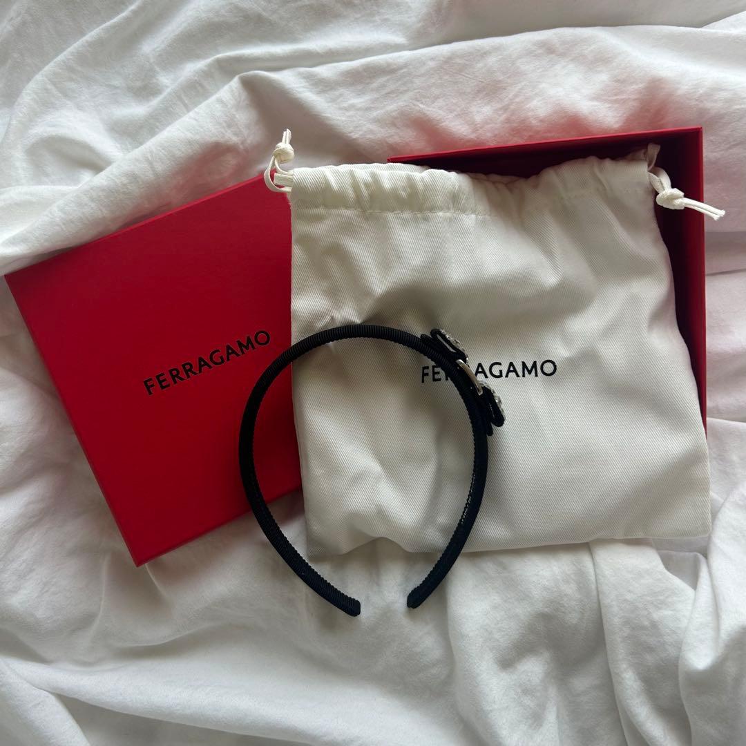 FERRAGAMO ストーン付きブラックヘアバンド