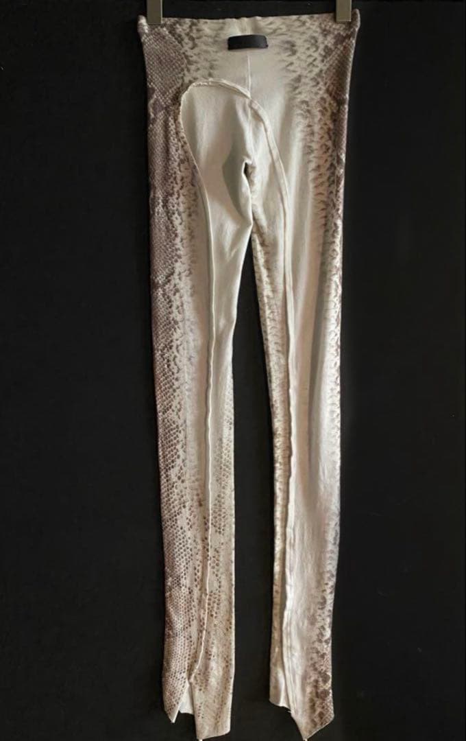 if six was nine LEG/LG WHITE× PYTHON