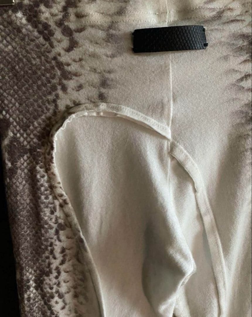 if six was nine LEG/LG WHITE× PYTHON