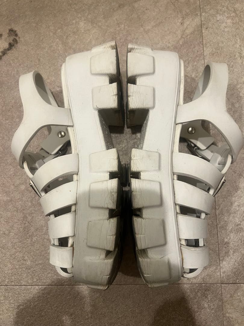 PRADA ホワイト モノリスラバーサンダル