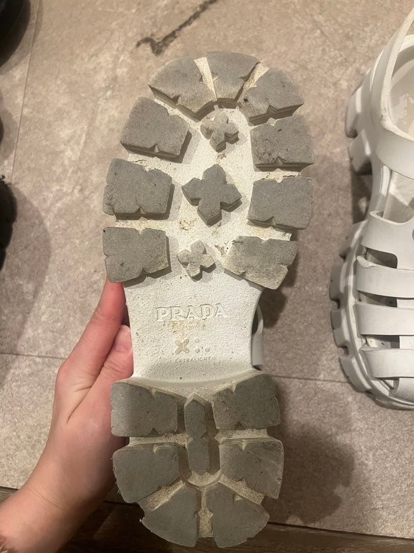 PRADA ホワイト モノリスラバーサンダル