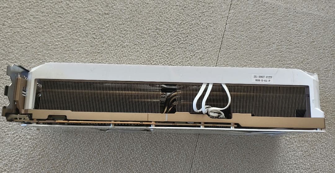 RTX 5090 ジャンク ZOTAC 白色 基盤付き!GPUコア/VRAM無し