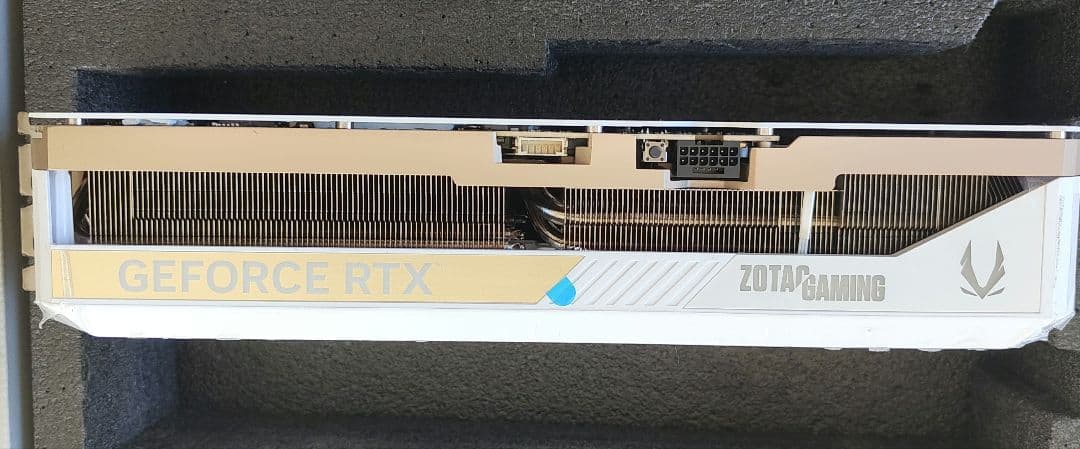 RTX 5090 ジャンク ZOTAC 白色 基盤付き!GPUコア/VRAM無し