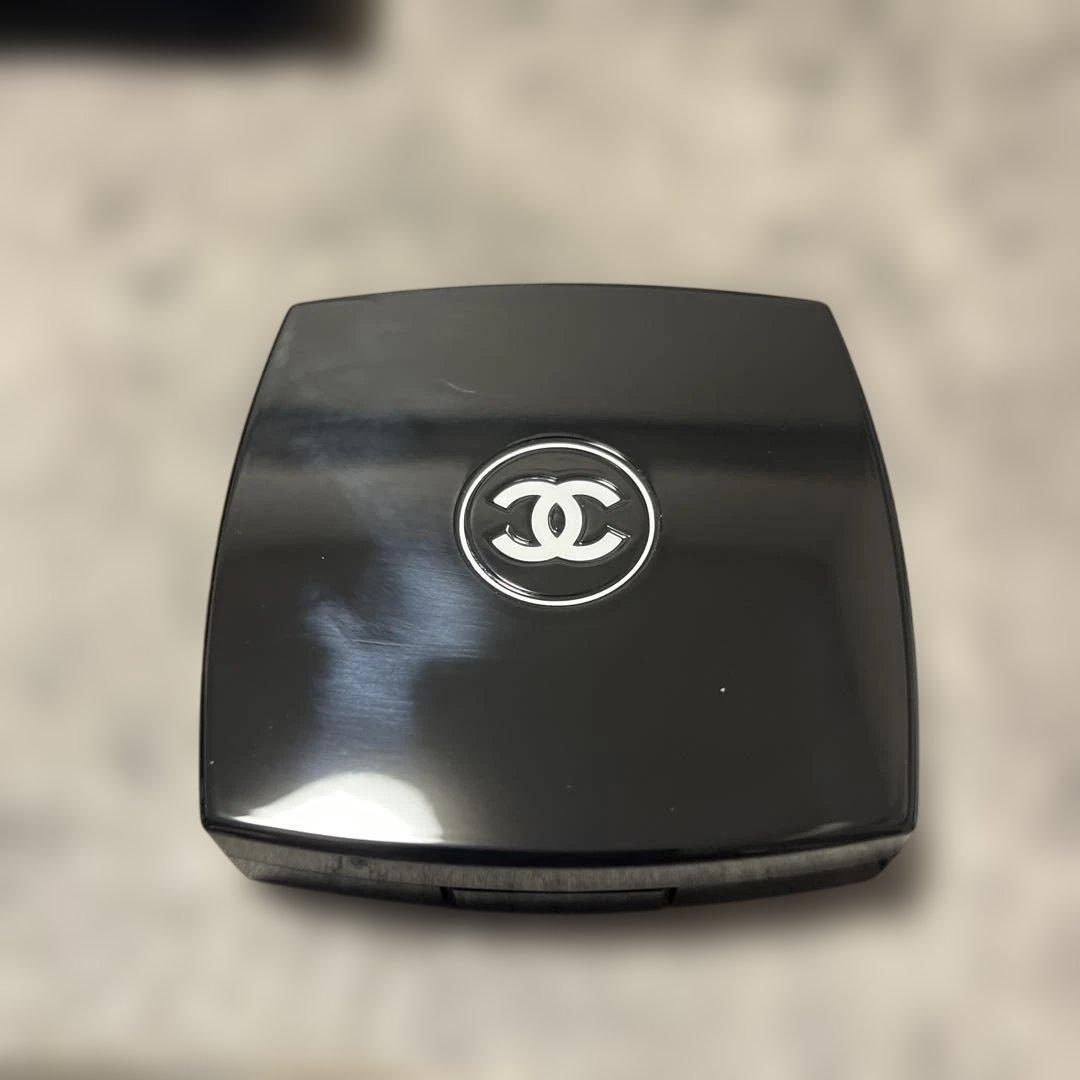 CHANEL レキャトルオンブルブトン　209 マドモアゼル