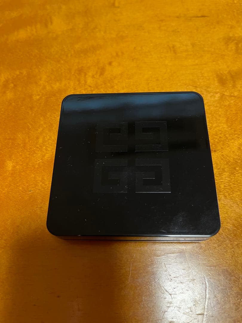 新品 ジバンシイ ソワン ノワール UV コンパクト