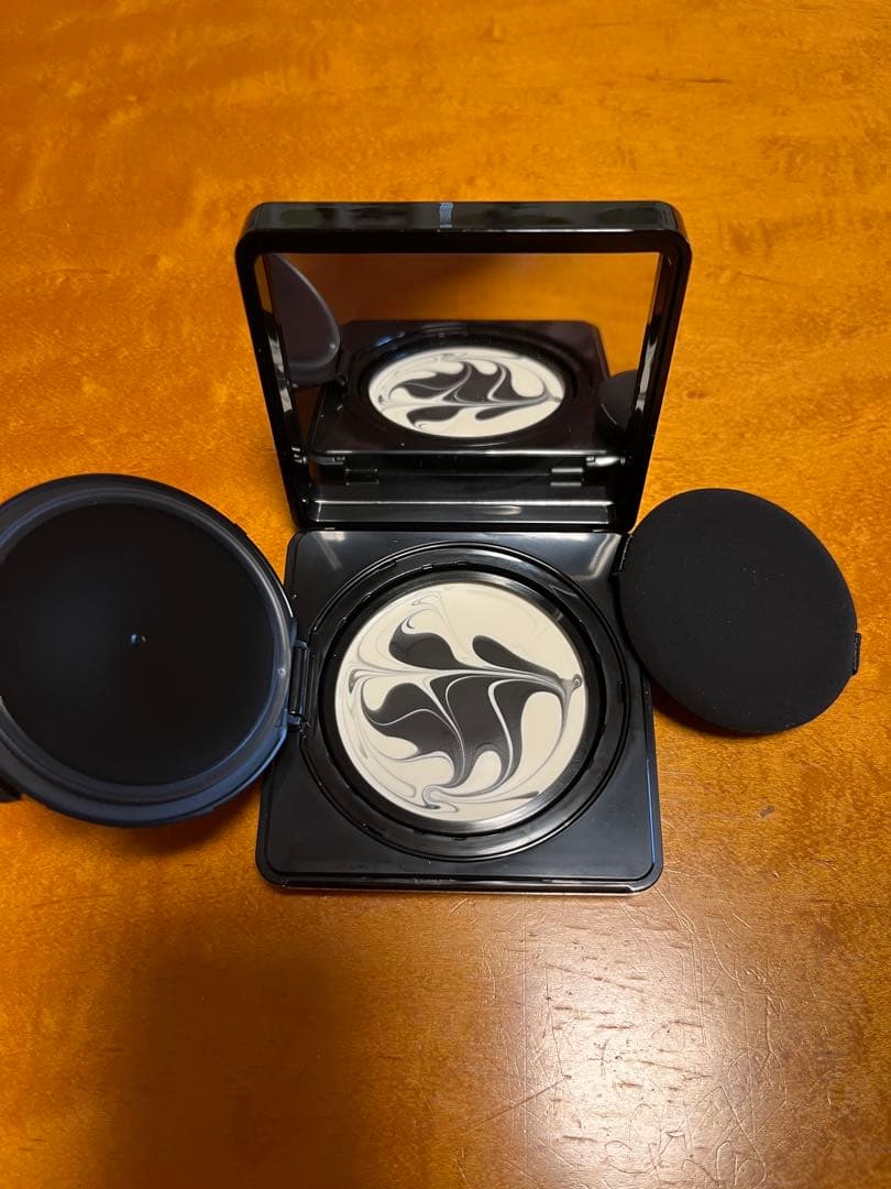 新品 ジバンシイ ソワン ノワール UV コンパクト