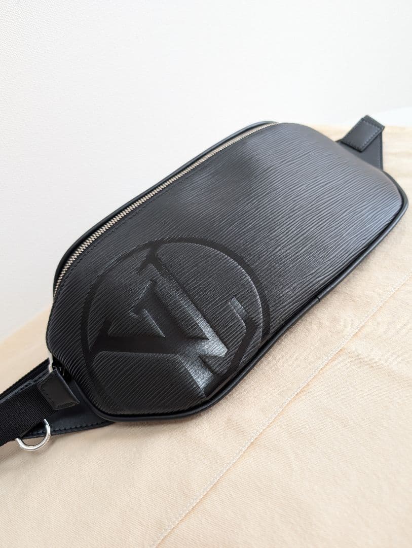 K*G様 ルイヴィトン M53300 エピライン サークル バムバッグ ブラック