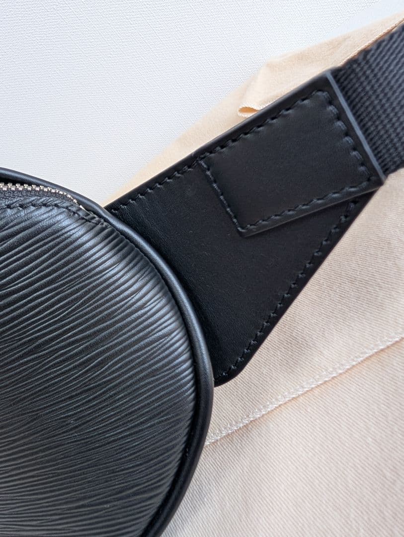 K*G様 ルイヴィトン M53300 エピライン サークル バムバッグ ブラック