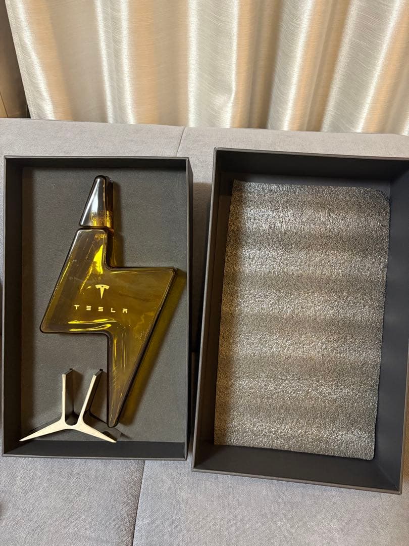 【新品未使用】Tesla テスラ デキャンタ テキーラボトル 稲妻型