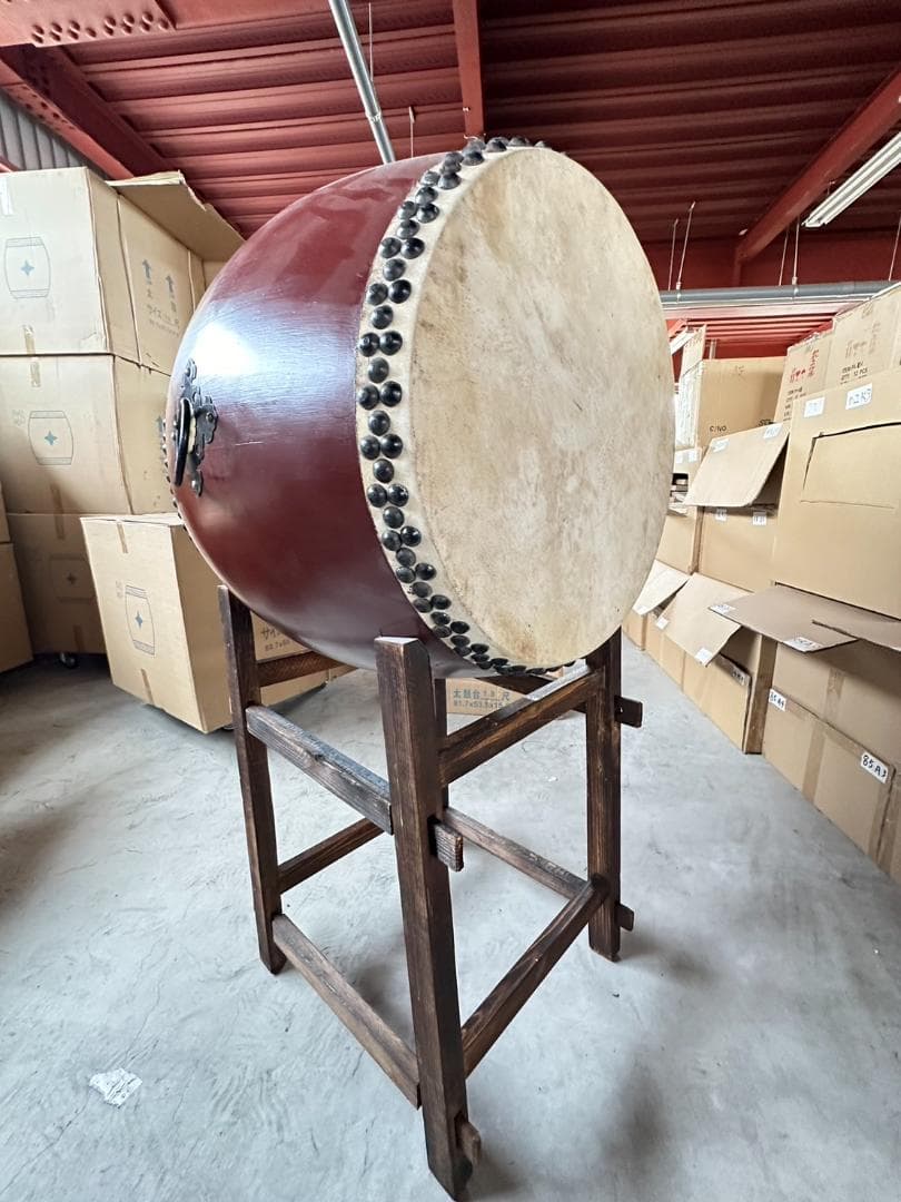 jun09　牛革　和太鼓 1.8尺強・バチ付き・台付き　　祭り ①