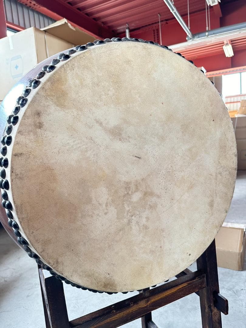 jun09　牛革　和太鼓 1.8尺強・バチ付き・台付き　　祭り ①