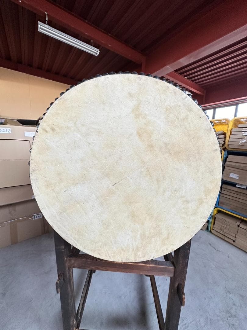 jun09　牛革　和太鼓 1.8尺強・バチ付き・台付き　　祭り ①