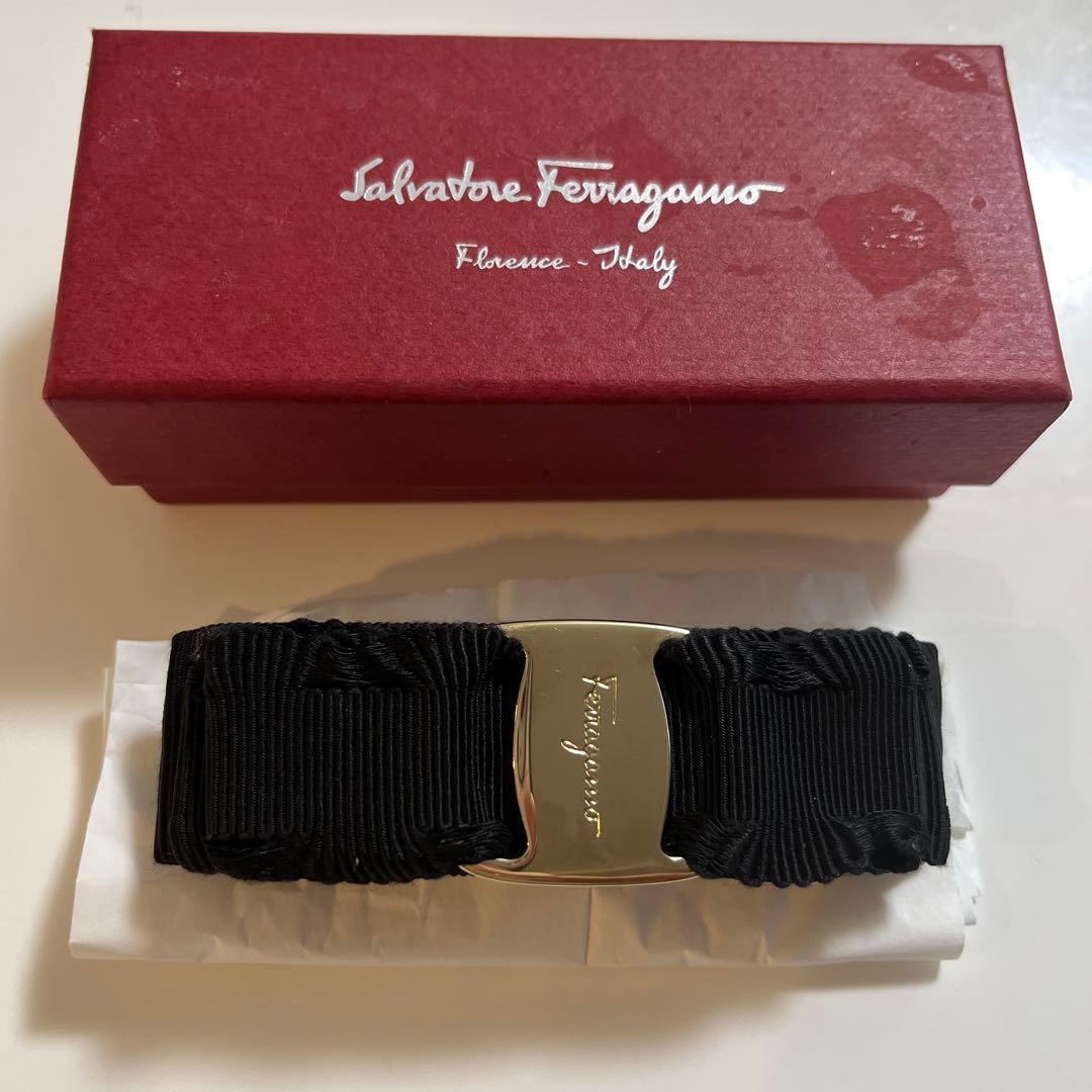 今だけお値下げ！かなり美品　フェラガモ　バレッタ　黒　リボンモチーフ