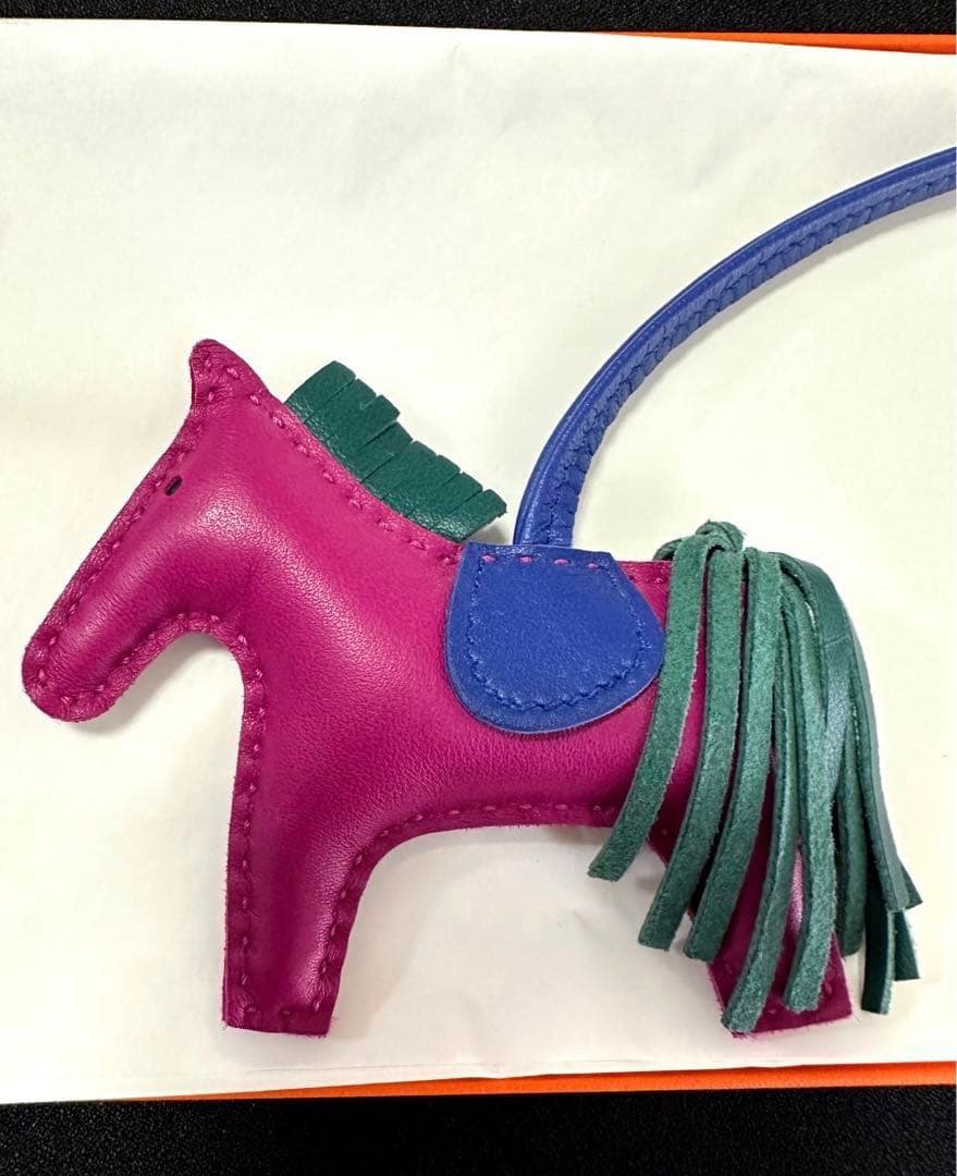 HERMES エルメス　ロデオ　チャーム　PM