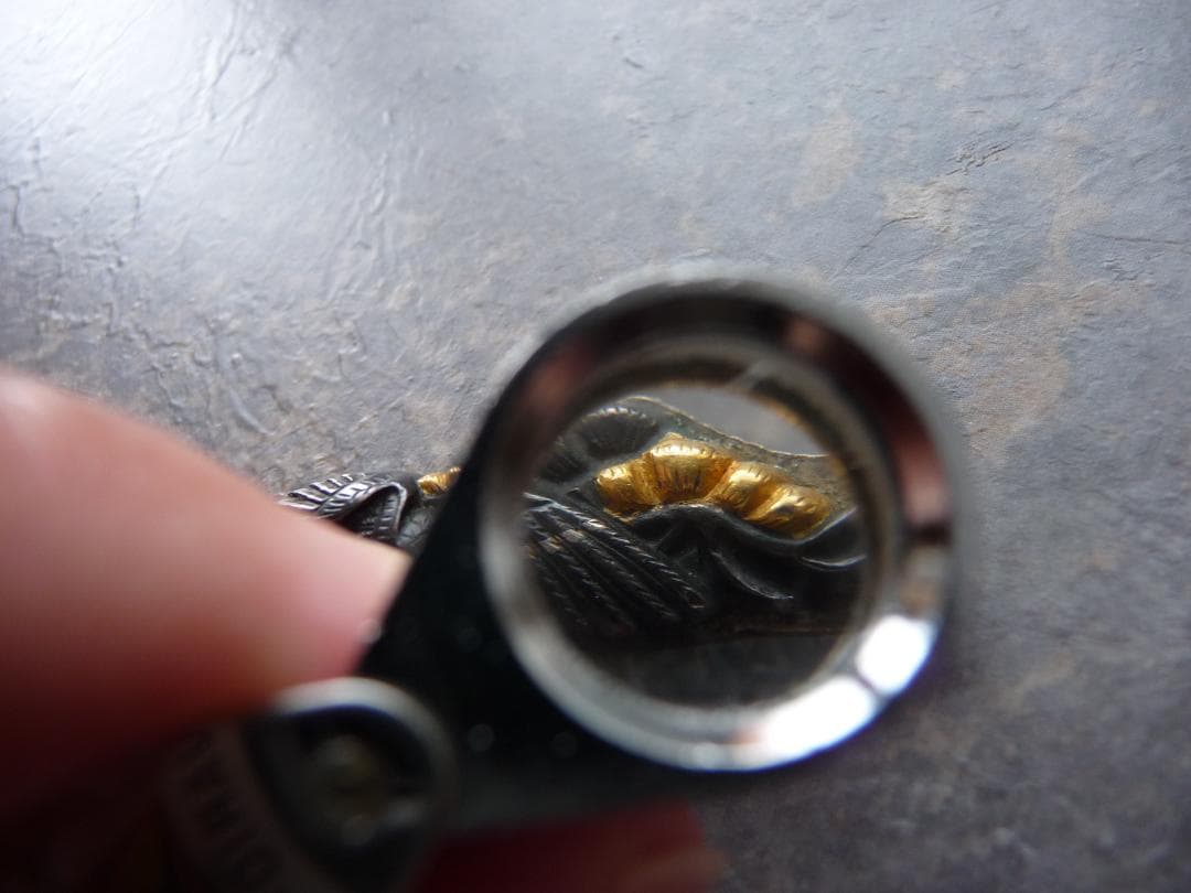 金工銅地鍍金鶴松図片目貫　ネクタイ装飾