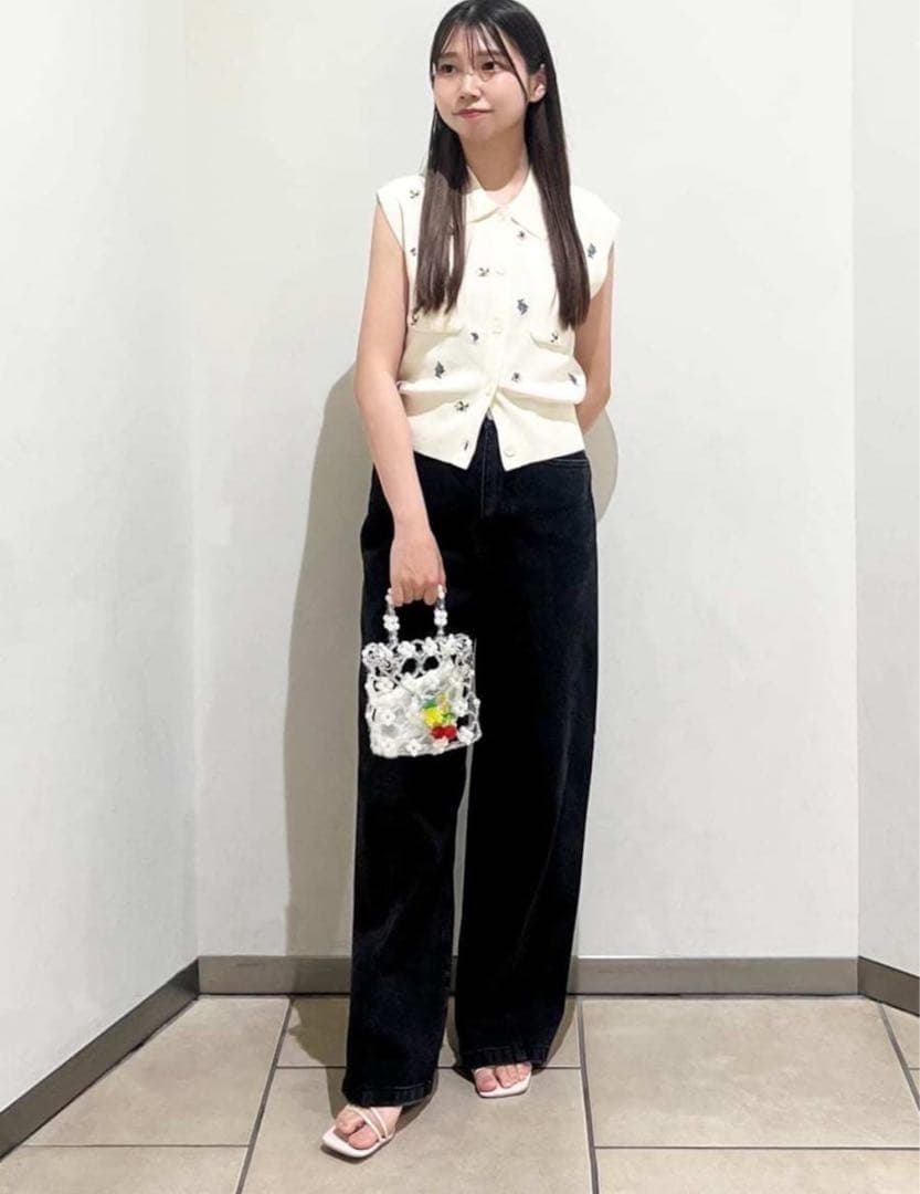 FRAYI.D 完売商品　フルーツ刺繍ポロカラーノースリニットジレ