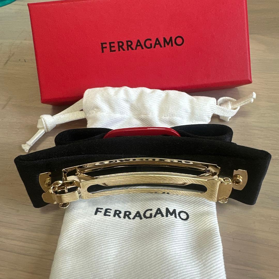 フェラガモ　バレッタ　新品未使用　送料込