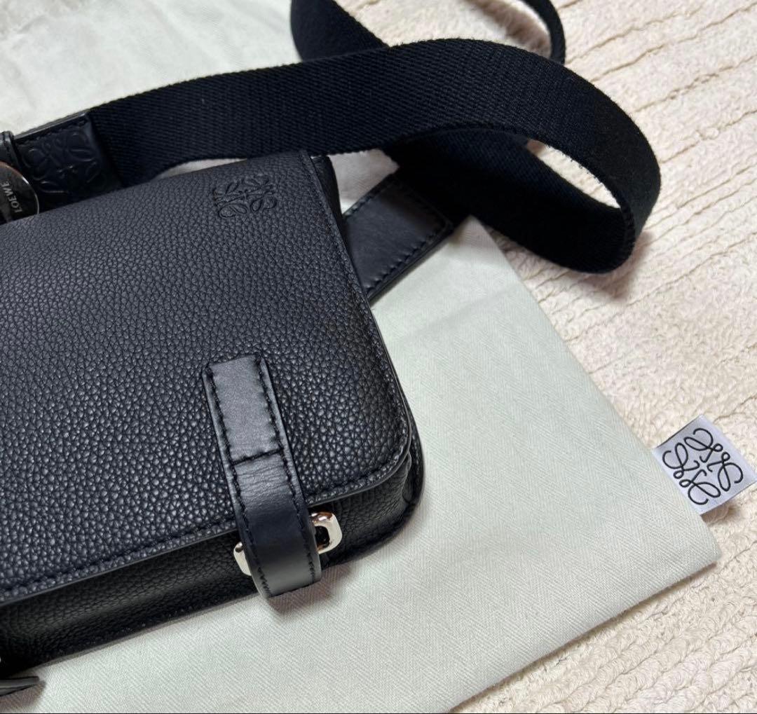 ロエベ ミリタリー　ボディ　ショルダー　バック