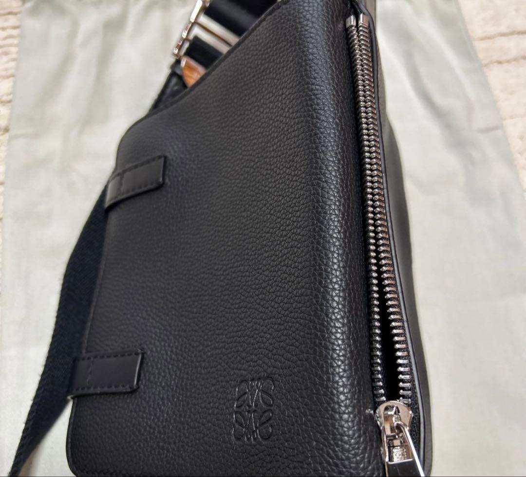 ロエベ ミリタリー　ボディ　ショルダー　バック