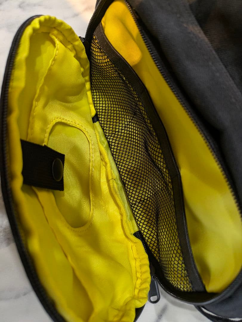 Hugoo ブラック ボディバッグ・ウエストポーチ