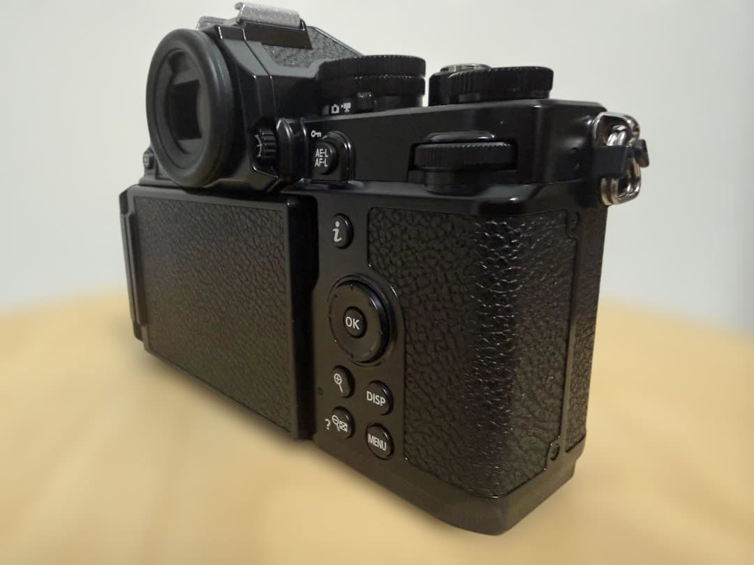 Nikon Zf ブラック 充電器、メモリカード付