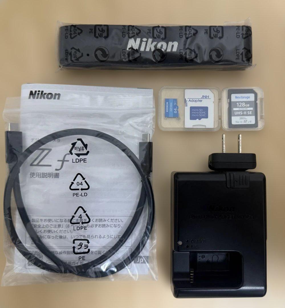 Nikon Zf ブラック 充電器、メモリカード付