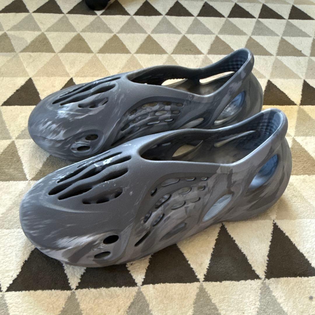 靴 adidas YEEZY Foam Runner MX Granite