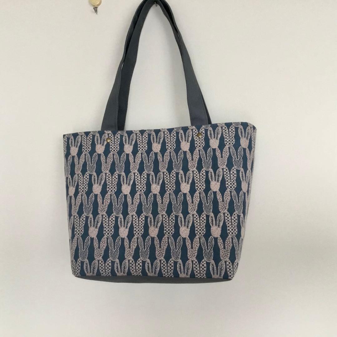 ミナペルホネンpomppiaブルー　大きめ肩掛けトートバッグ　ハンドメイド