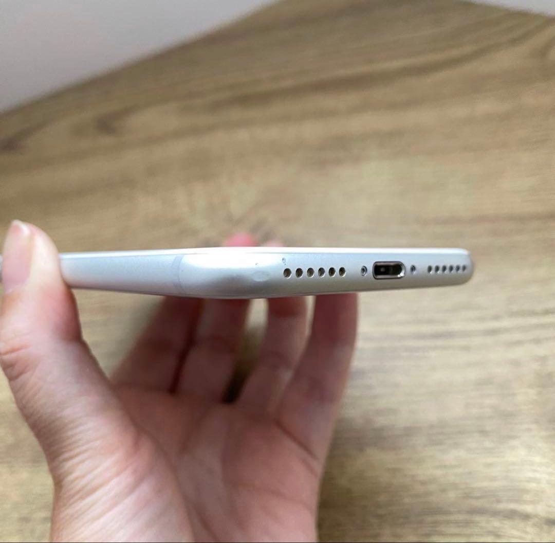 Apple iPhone 8 シルバー 本体　64GB SIMフリー
